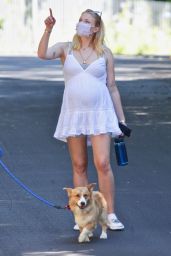 Sophie Turner Shows Off Her Growing Baby Bump - Encino 07/02/2020