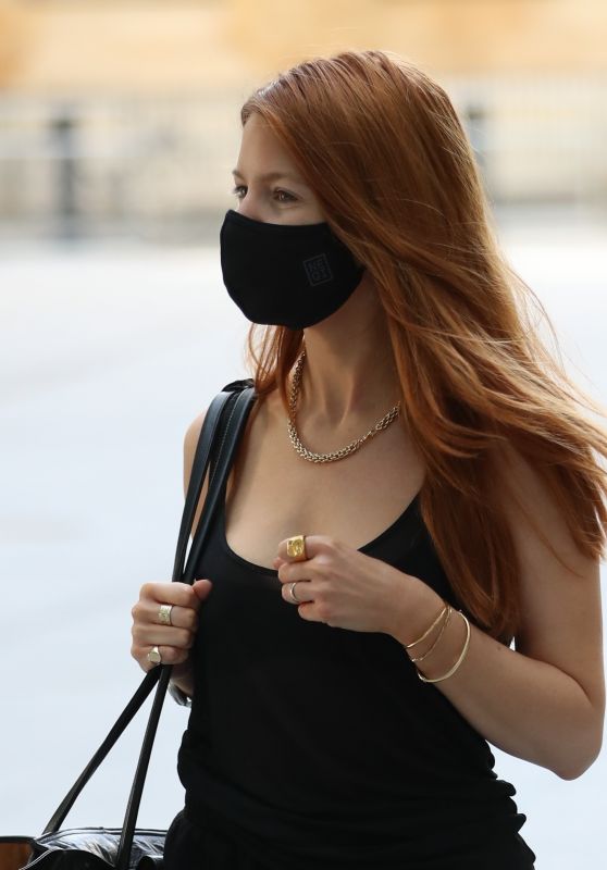 Stacey Dooley Dressed in Black - London 07/18/2020