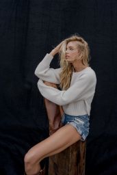 Stella Maxwell - Naked Cashmere Fall 2020