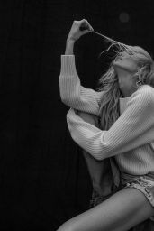 Stella Maxwell - Naked Cashmere Fall 2020