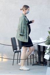 Stephanie Corneliussen Shows Off Her Baby Bump - Los Angeles 07/03/2020