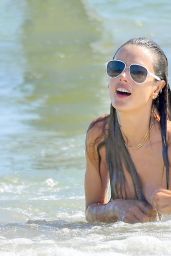Alessandra Ambrosio in Gal Floripa Yantra Ouro Bikini - Beach in Malibu 08/01/2020