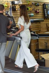Alessandra Ambrosio - Shops For Gym Equipment in Brentwood 08/04/2020