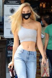 Alexis Ren - Out in Beverly Hills 08/21/2020