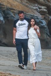 Ana De Armas and Ben Affleck - Beach in Malibu 08/03/2020