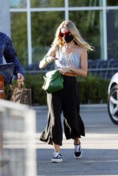 Annabelle Wallis - Outside a Natural Foods in LA 08/15/2020