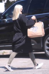 Ariel Winter - Leaving a Hair Salon in West Hollywood 08/03/2020