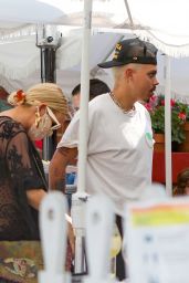 Ashlee Simpson With Her Husband Evan Ross at The Ivy in LA 08/22/2020