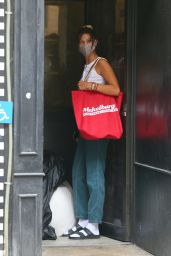 Bella Hadid - Visiting a Friend in NYC 08/13/2020
