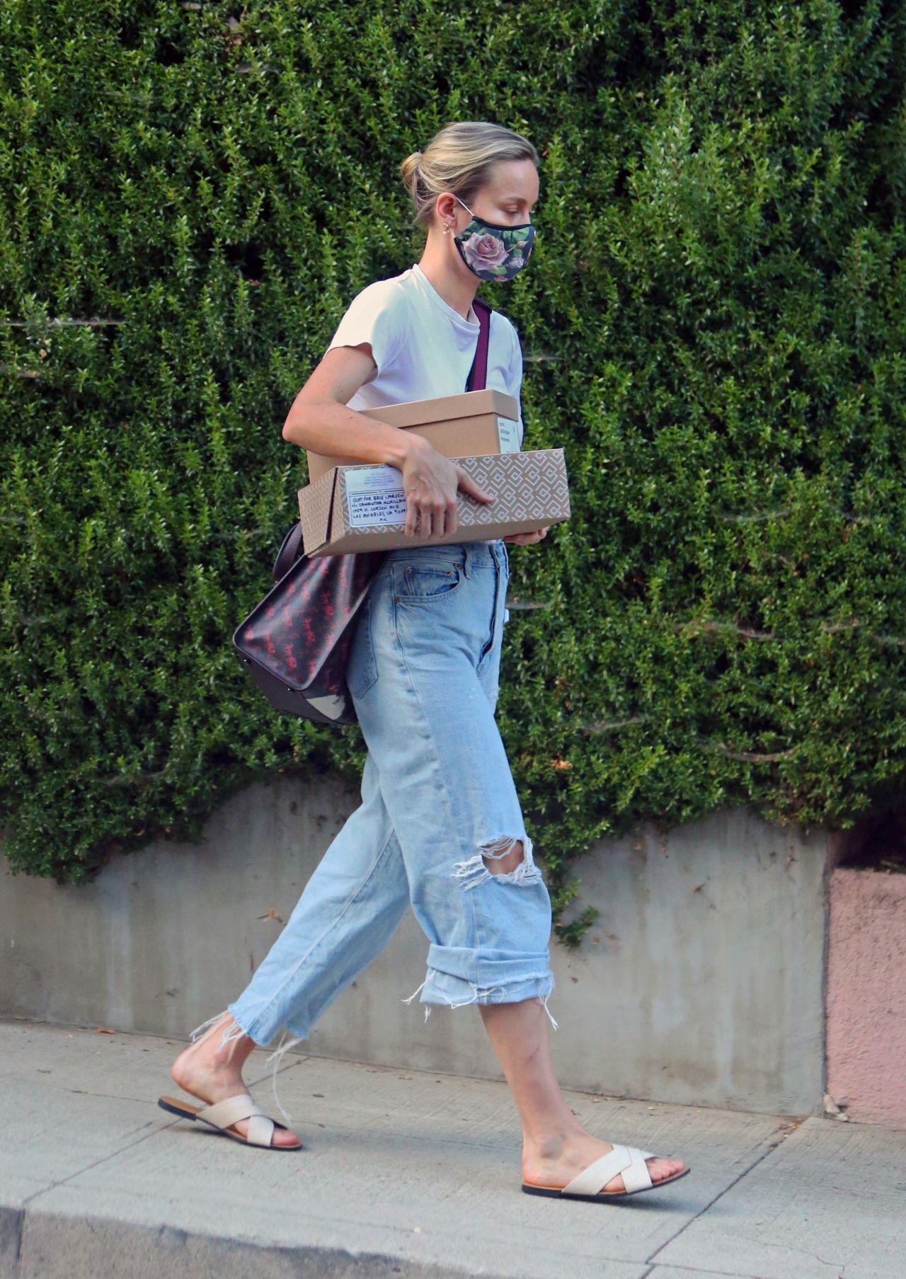 Brie Larson Street Style - Los Angeles 08/14/2020 • CelebMafia