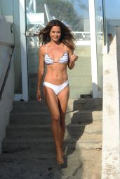 Brooke Burke in a Bikini - Working on Her Brooke Burke Body App in Malibu 08/10/2020