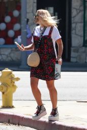 Busy Philipps - Out in LA 08/10/2020