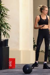 Cara Delevingne and Kaia Gerber - Sharing a Workout in Los Angeles 08/11/2020