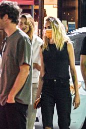 Cara Delevingne With a Mystery Lady on a Sushi Dinner Date in LA 08/21/2020