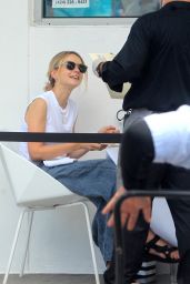 Carey Mulligan in Casual Outfit - Beverly Hills 08/13/2020