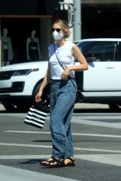 Carey Mulligan in Casual Outfit - Beverly Hills 08/13/2020