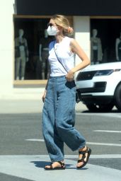 Carey Mulligan in Casual Outfit - Beverly Hills 08/13/2020