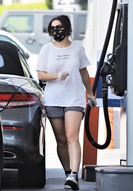 Charli XCX - Pumping Gas in Los Feliz 08/19/2020