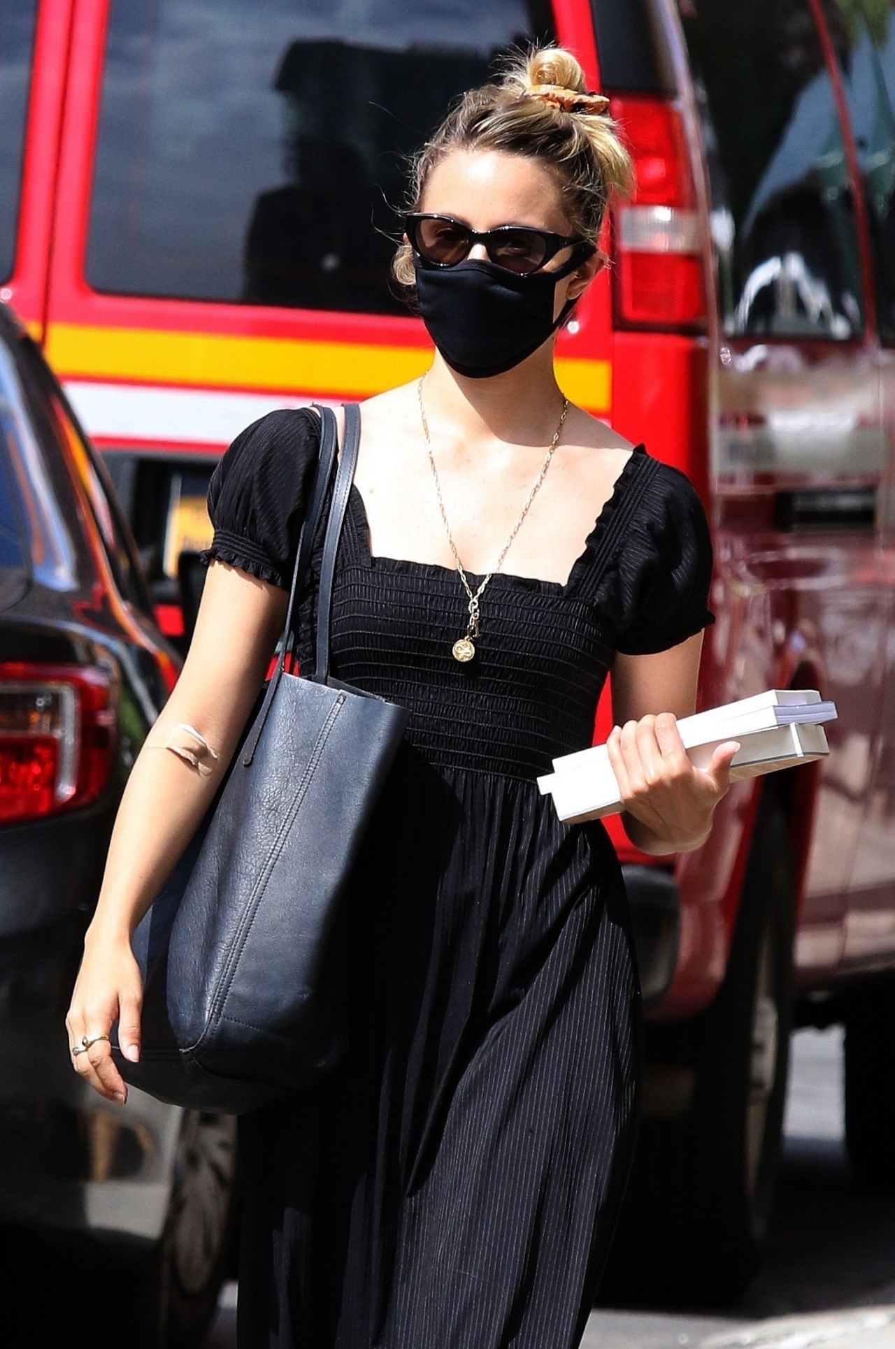dianna-agron-out-in-nyc-08-26-2020-5.jpg