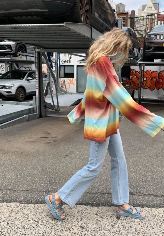 Elsa Hosk Outfit - Instagram 07/29/2020 • CelebMafia