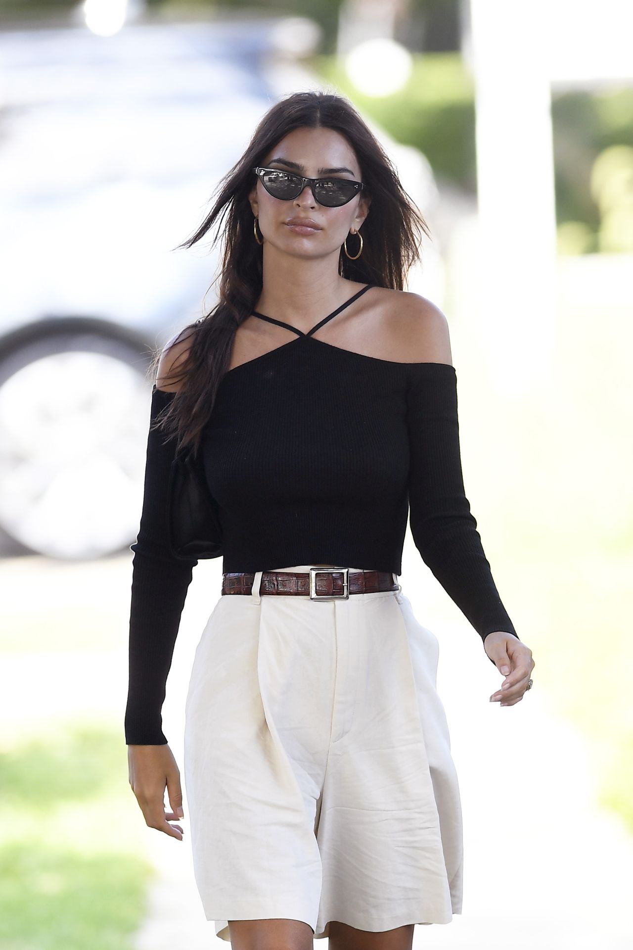 Emily Ratajkowski in Unflattering Pleated Culottes 08/23/2020 • CelebMafia