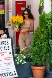 Emily Ratajkowski - Out With a Vase of Flowers in NYC 08/22/2020