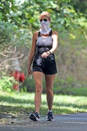 Gwyneth Paltrow Shows Off Her Athletic Figure - The Hamptons 08/20/2020