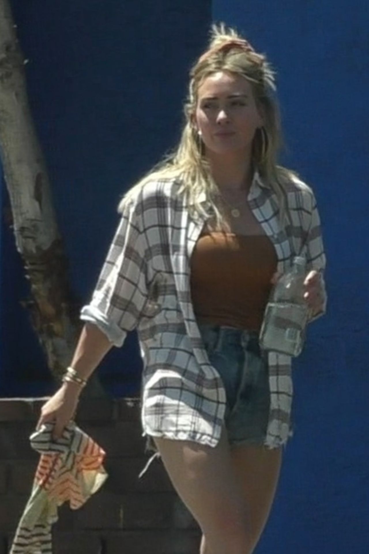 Hilary Duff in Street Outfit - Domingo's Italian Deli in LA 08/02/2020