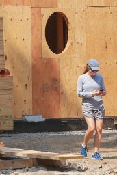 Jennifer Garner - Checks Out the Construction Site of Her New Home 08/22/2020