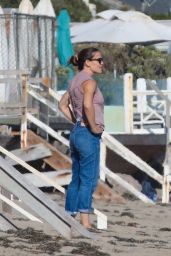 Jennifer Garner on the Beach in Malbiu 08/06/2020