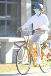Jennifer Lopez - Out on a Bike Ride Around the Hamptons 08/01/2020