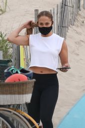 Jennifer Lopez - Posing for Sunset Portraits in Hamptons 08/14/2020