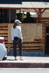 Kate Mara - Out in Los Feliz 08/09/2020