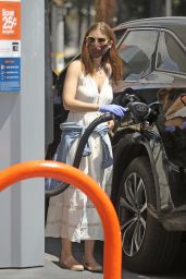Kate Mara - Pumping Gas in LA 08/15/2020