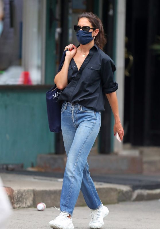 Katie Holmes in Casual Outfit - New York 08/28/2020 • CelebMafia