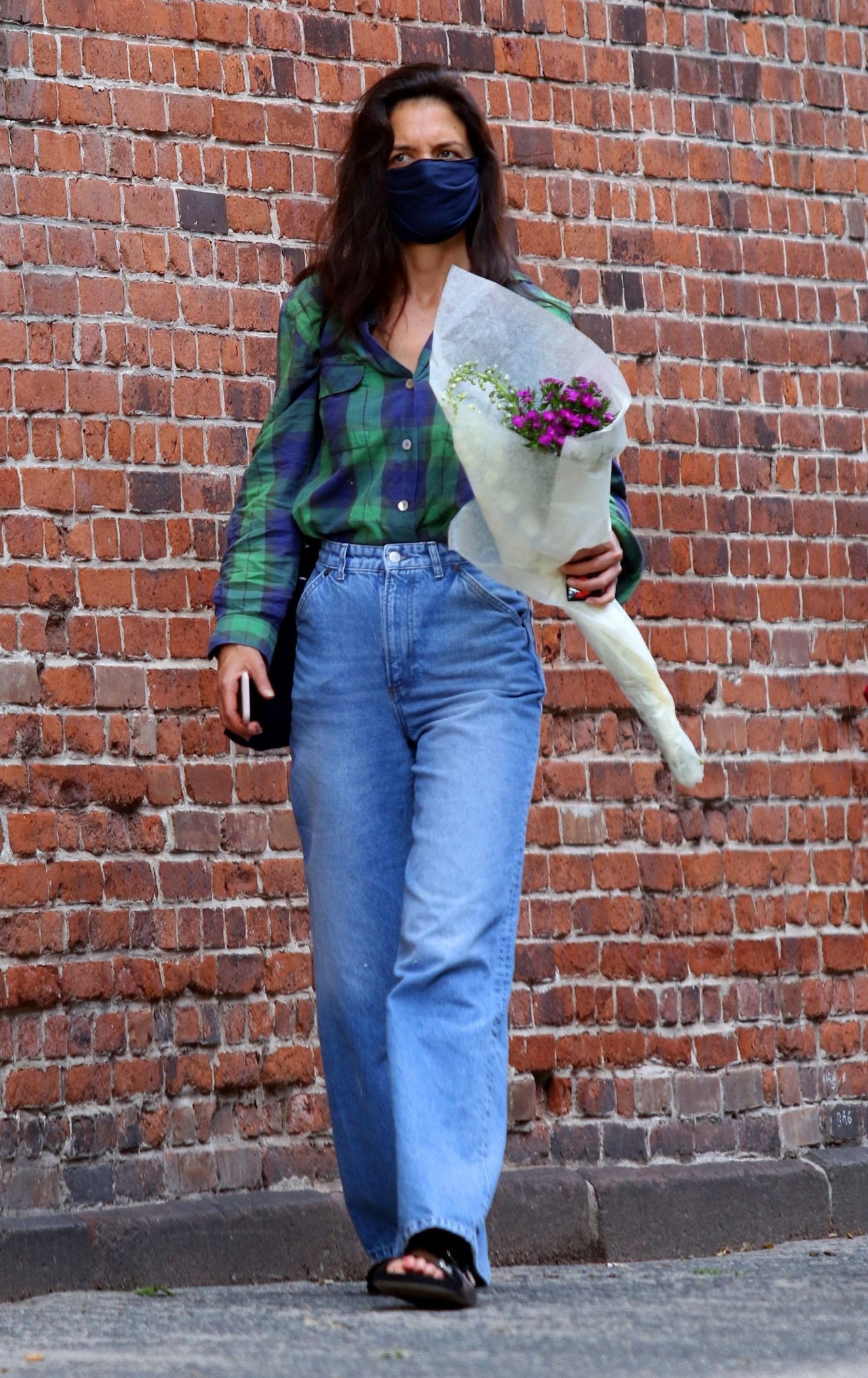 Katie Holmes - Shopping in Manhattan 08/18/2020 • CelebMafia