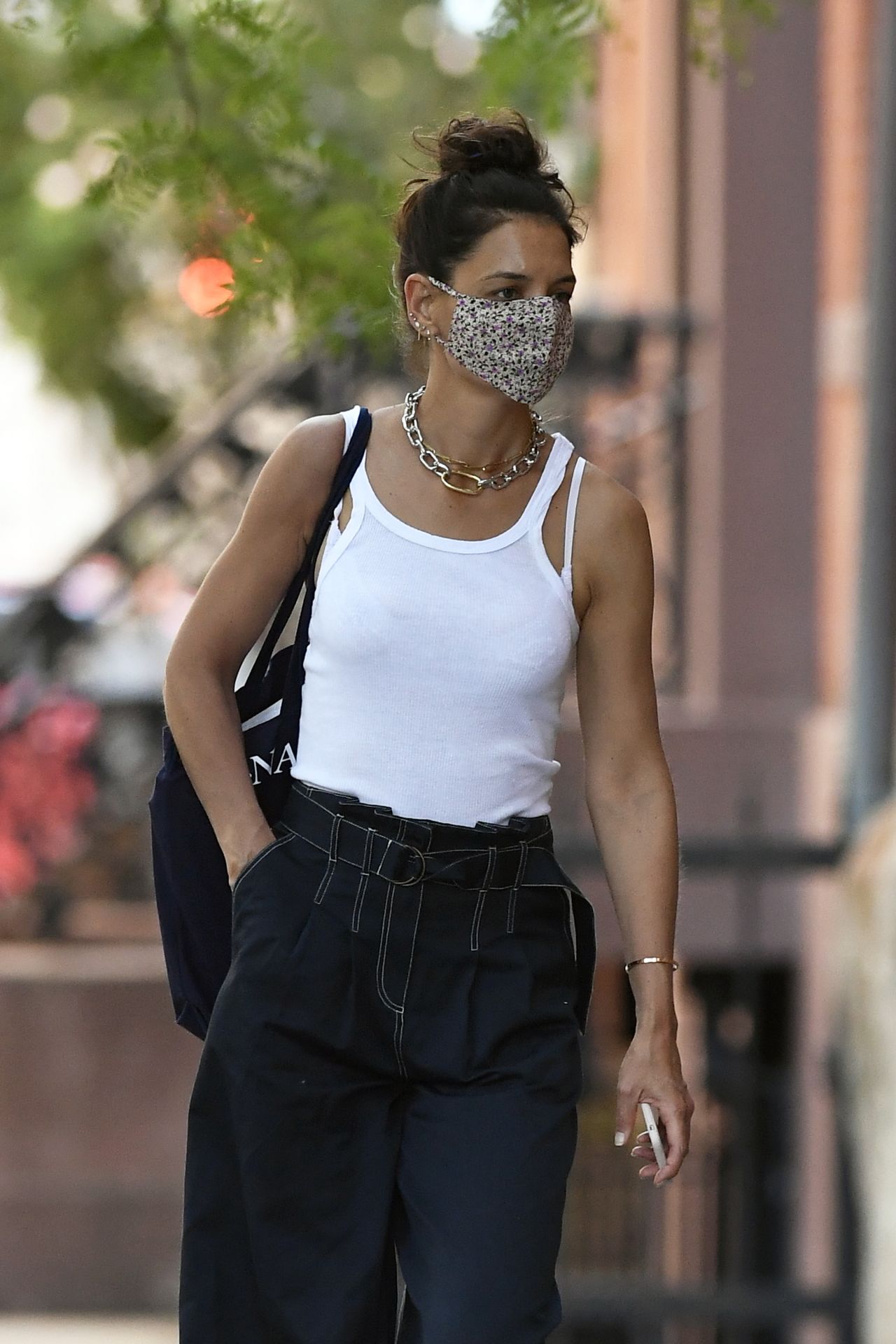 Katie Holmes Street Style - Out in NYC 07/31/2020 • CelebMafia