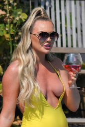 Kelsey Stratford – “The Only Way is Essex” TV Show Filming in Essex 08/10/2020