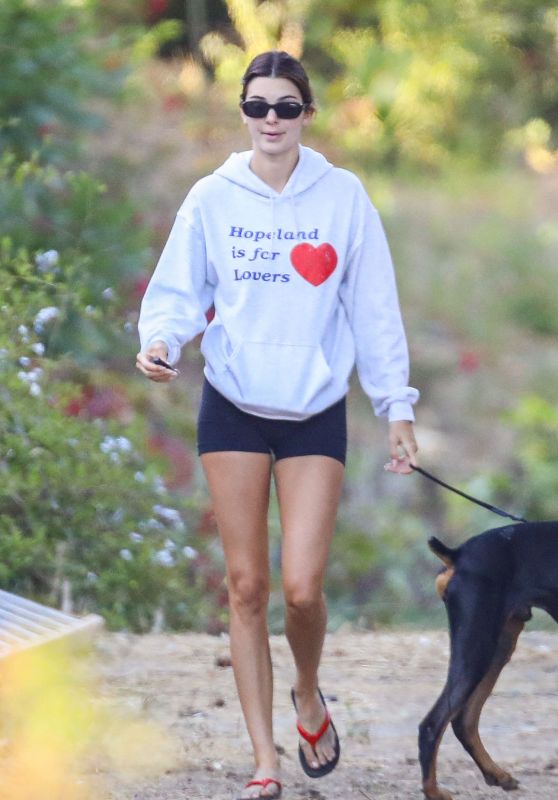 Kendall Jenner - Hiking in Malibu 08/01/2020