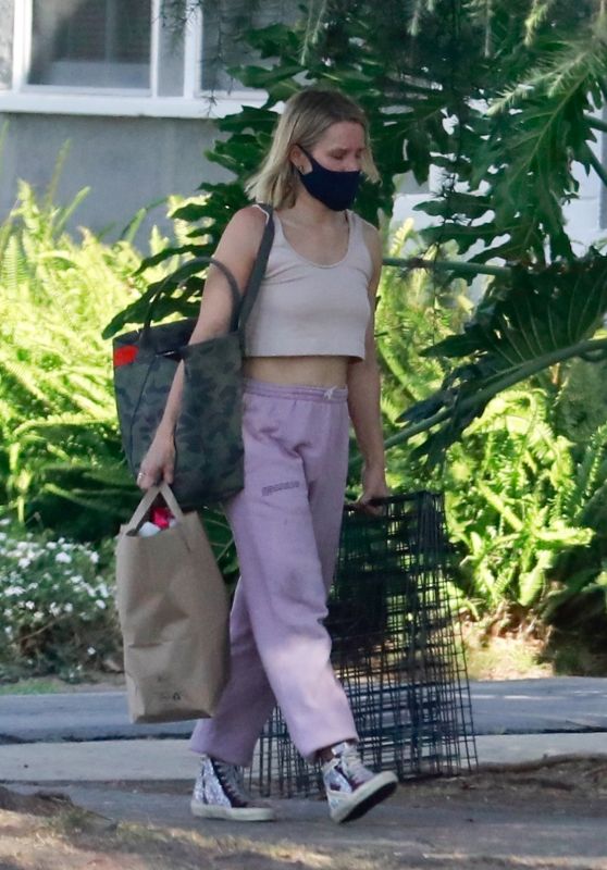 Kristen Bell - Out in Los Feliz 08/16/2020