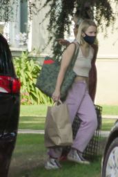 Kristen Bell - Visits a Friend in a Los Feliz Neighborhood 08/16/2020
