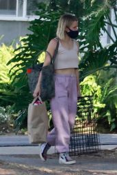 Kristen Bell - Visits a Friend in a Los Feliz Neighborhood 08/16/2020