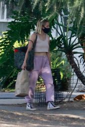 Kristen Bell - Visits a Friend in a Los Feliz Neighborhood 08/16/2020