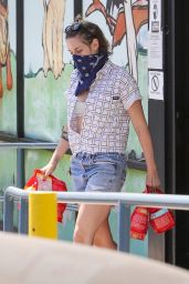 Kristen Stewart Street Style - Shopping in Los Feliz 08/24/2020