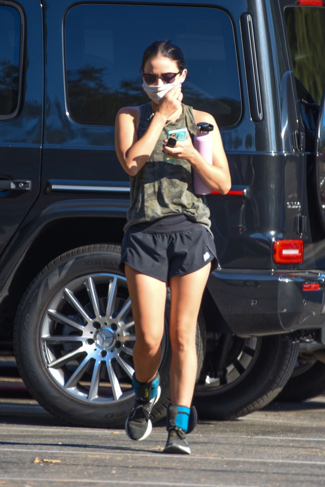 lucy-hale-going-for-a-hike-in-studio-city-08-24-2020-3.jpg