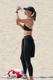Maria Sharapova in a Sports Bra on the Beach in LA 08/19/2020