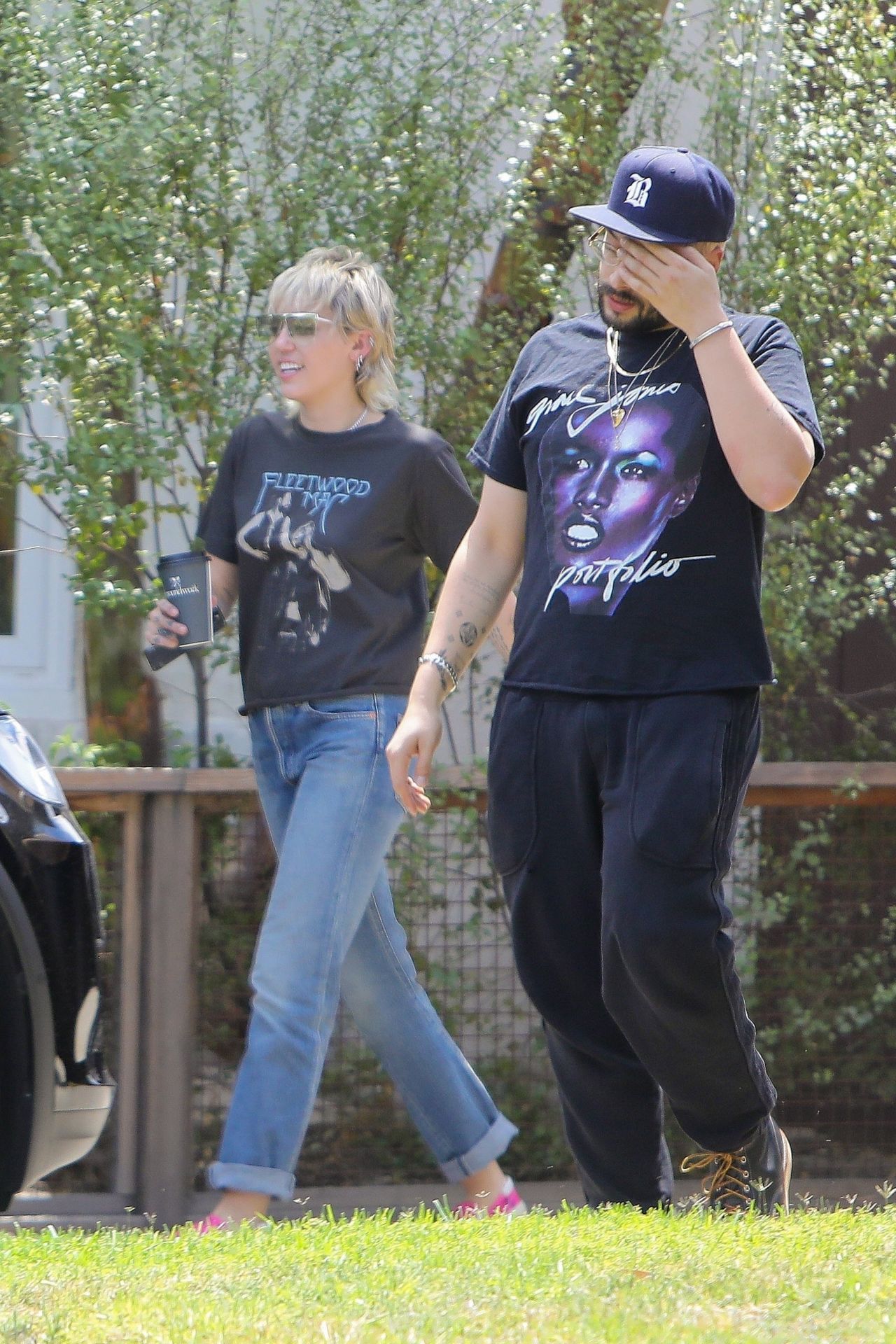 https://celebmafia.com/wp-content/uploads/2020/08/miley-cyrus-visits-a-friend-s-house-in-calabasas-08-13-2020-5.jpg