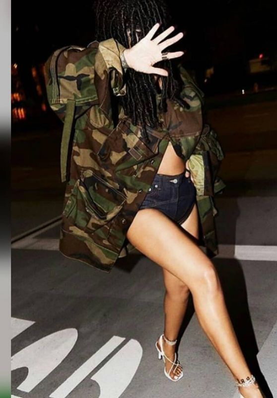 Rihanna Outfit - Instagra 08/03/2020