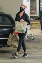 Rosie Huntington-Whiteley - Picking Up Some Groceries in LA 08/08/2020