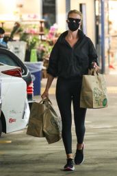Rosie Huntington-Whiteley - Picking Up Some Groceries in LA 08/08/2020